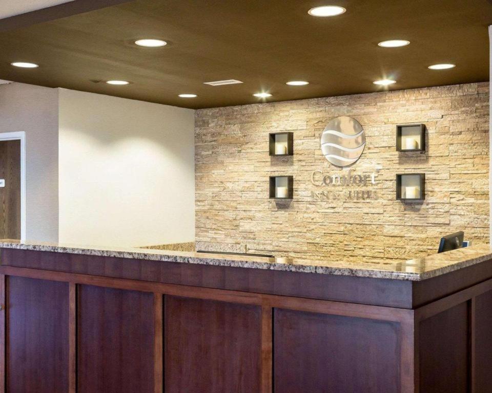 Comfort Inn & Suites Watford City Экстерьер фото