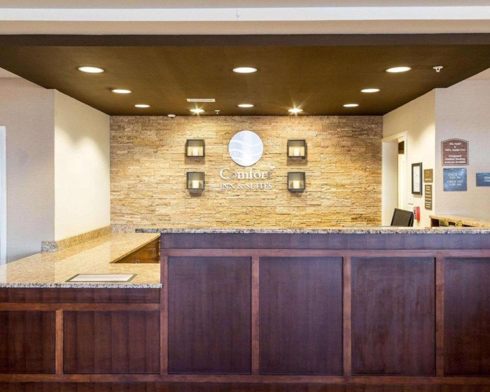 Comfort Inn & Suites Watford City Экстерьер фото