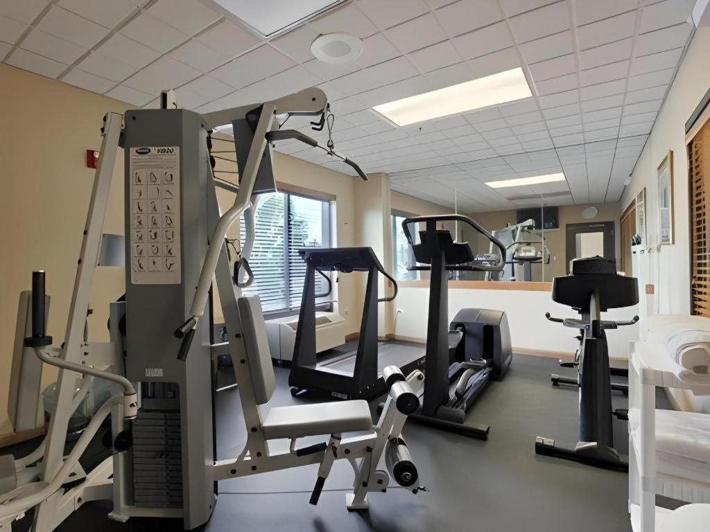 Comfort Inn & Suites Watford City Экстерьер фото