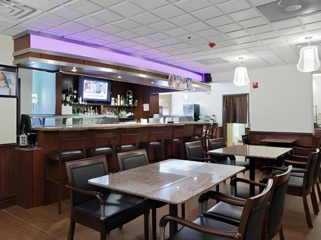 Comfort Inn & Suites Watford City Экстерьер фото