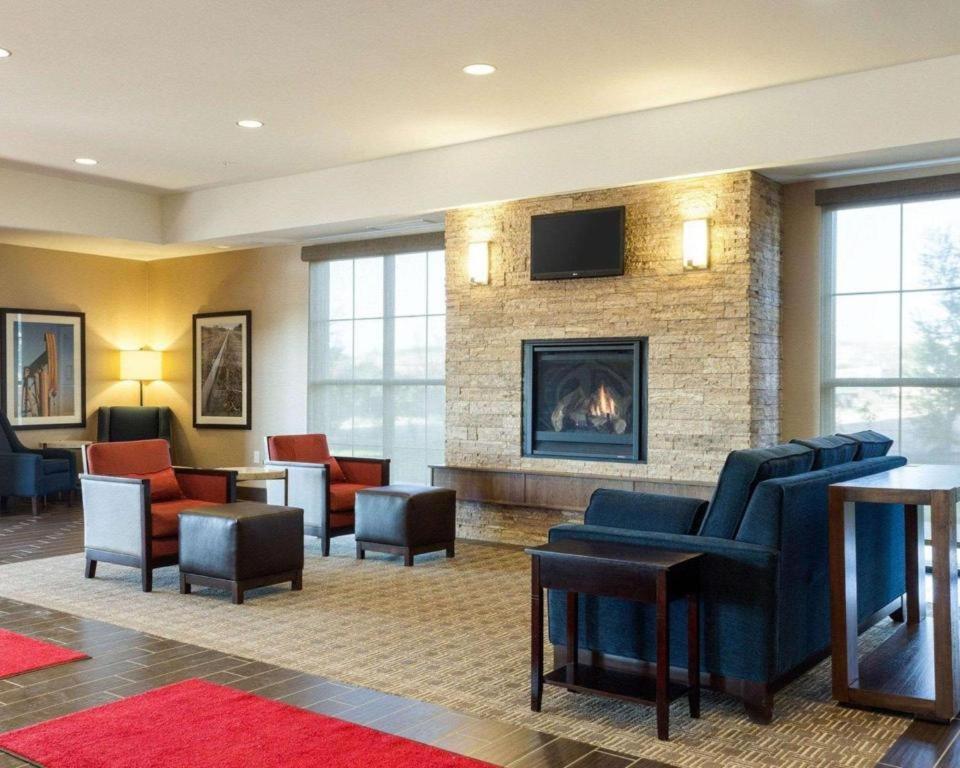 Comfort Inn & Suites Watford City Экстерьер фото